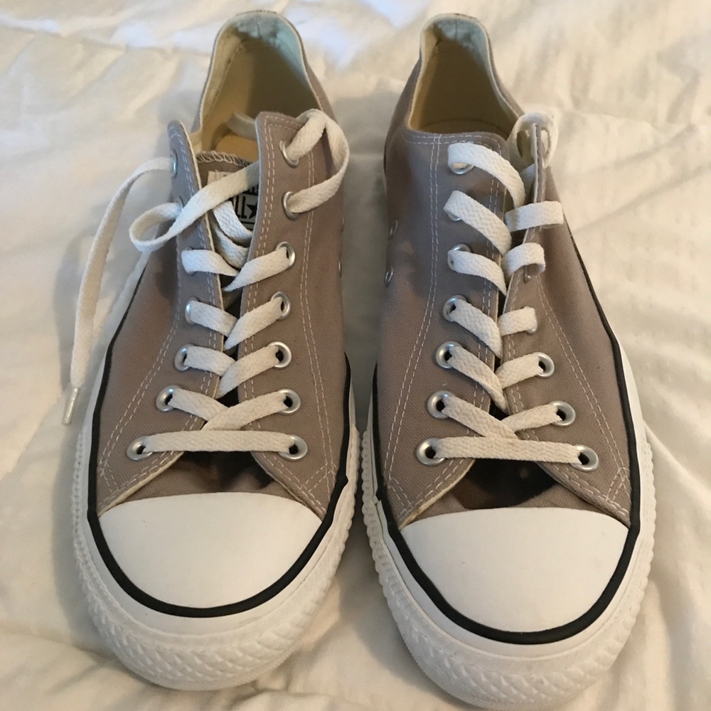 Men’s Converse All Star canvas tennis shoes